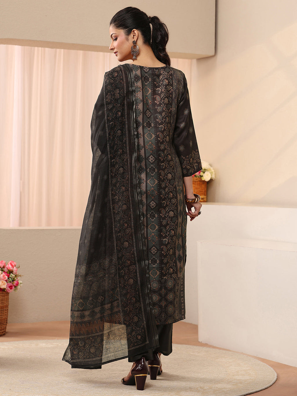 sanjhshringar Black Ethnic Printed Linen Straight Suit Set